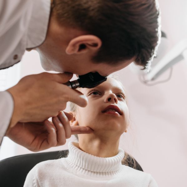 consultation-with-eye-doctor